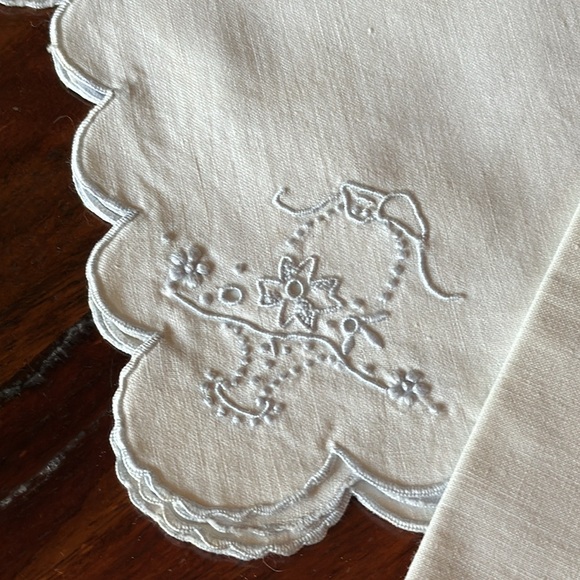 Set of 4 Vintage Napkins-White/Blue Embroidery Detail-Cotton - Picture 3 of 11